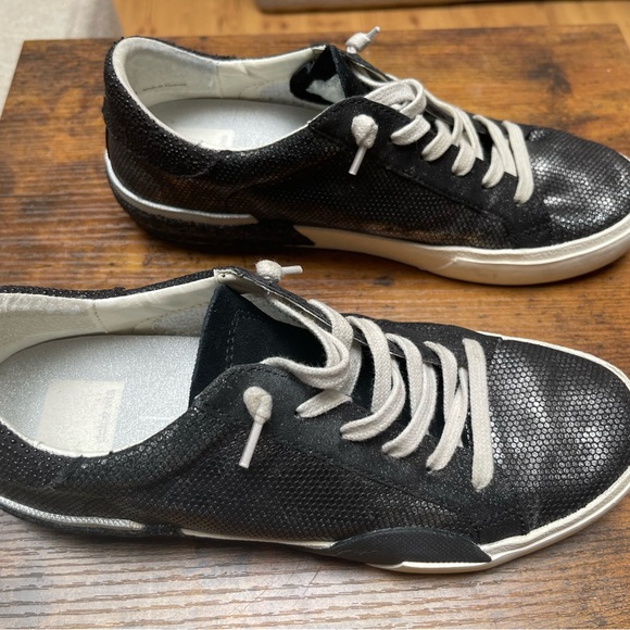 Dolce Vita sneakers, size 8 - Picture 5 of 6